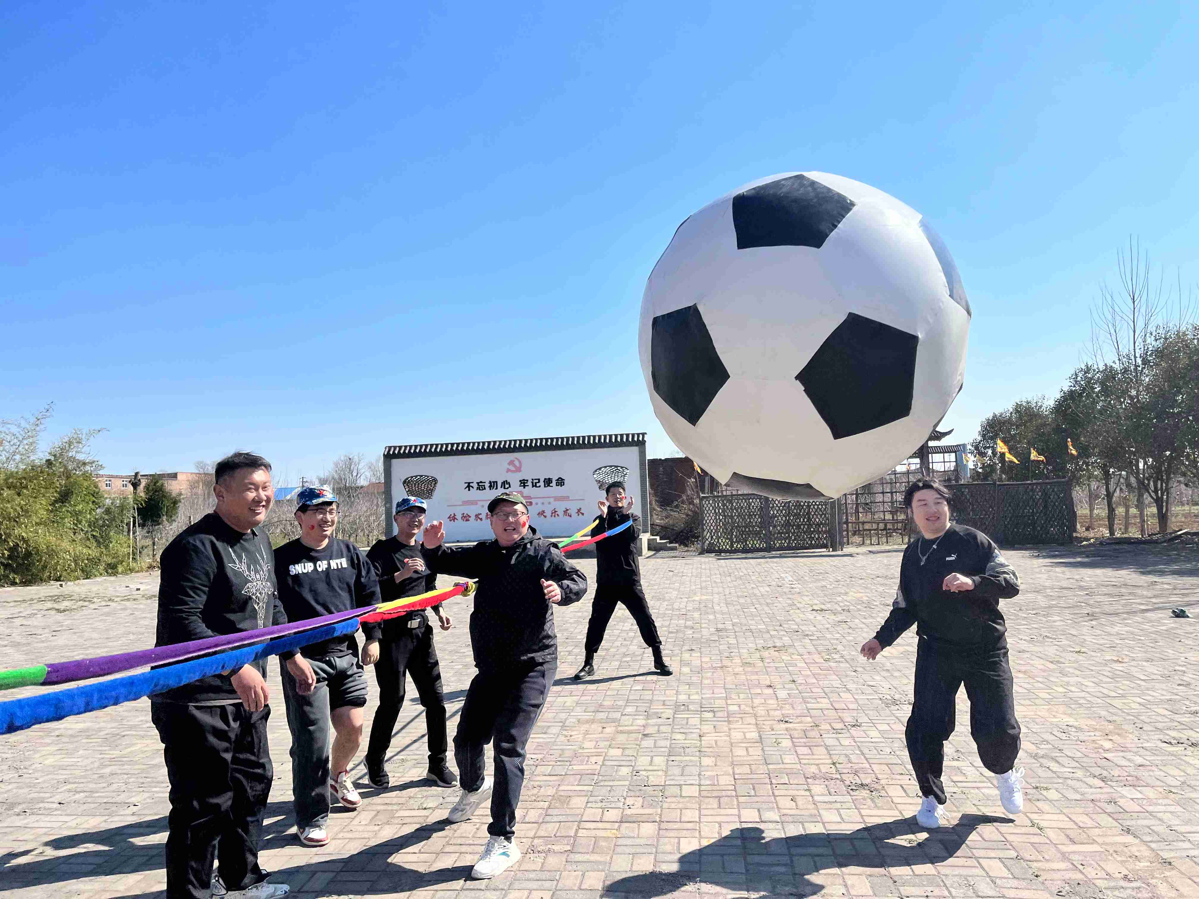 一路同行感恩有你 凝心聚力共筑未来(图2)